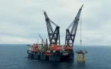 Heerema Marine Contractors半潛式起重船為北海石油項(xiàng)目安裝導(dǎo)管架